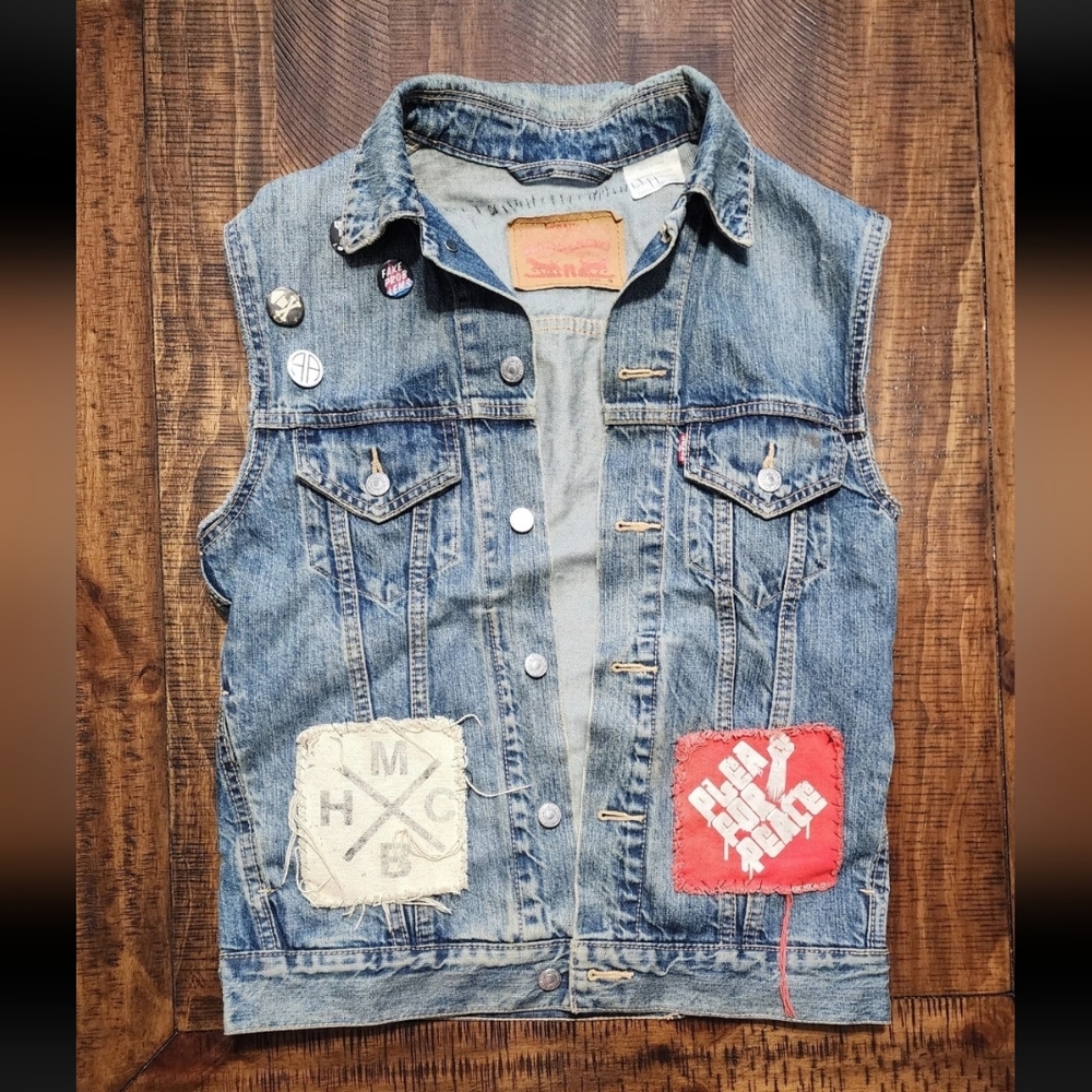 Levis Trucker Biker Denim Jean Vest Size Small Punk Ska Protest 90s Rock Metal